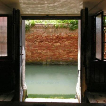 Walk On The Water ✧ 5 Minutes To Rialto Bridge Apartamento Veneza Exterior foto