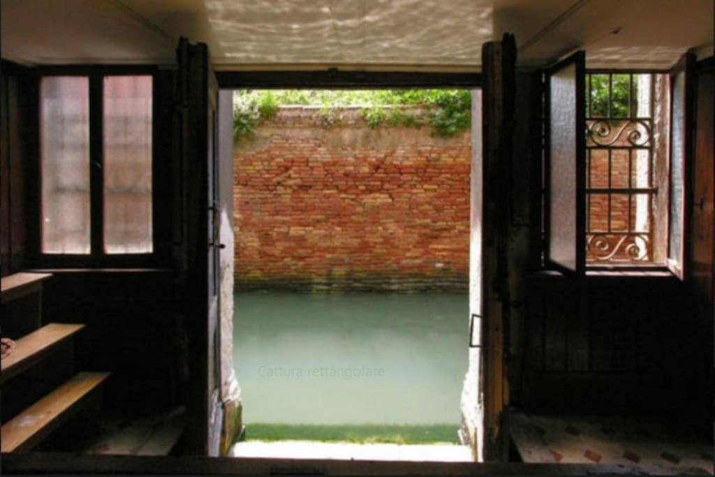 Walk On The Water ✧ 5 Minutes To Rialto Bridge Apartamento Veneza Exterior foto