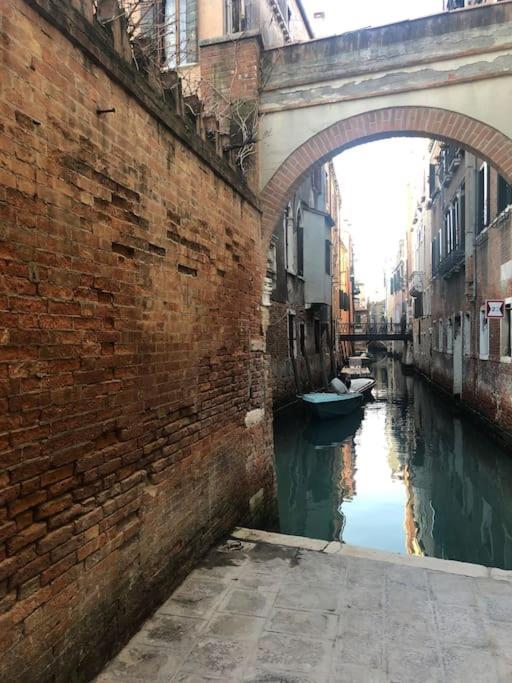 Walk On The Water ✧ 5 Minutes To Rialto Bridge Apartamento Veneza Exterior foto