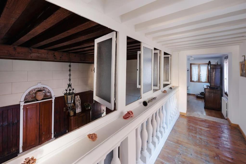 Walk On The Water ✧ 5 Minutes To Rialto Bridge Apartamento Veneza Exterior foto