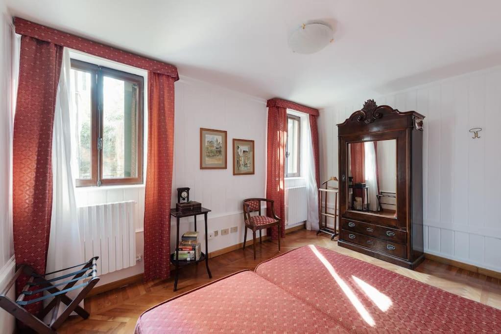 Walk On The Water ✧ 5 Minutes To Rialto Bridge Apartamento Veneza Exterior foto