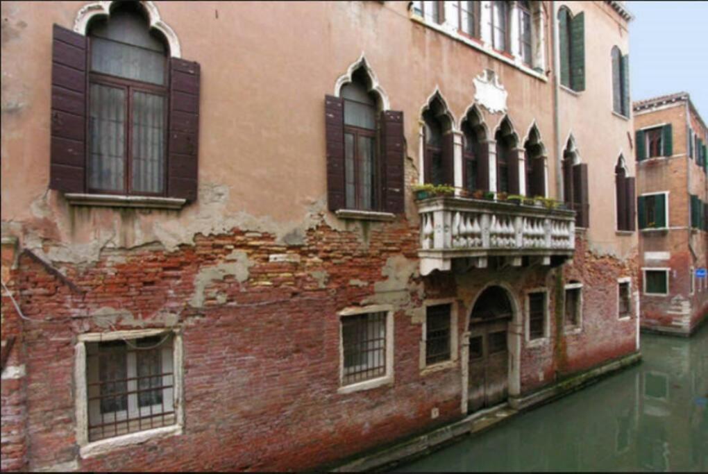 Walk On The Water ✧ 5 Minutes To Rialto Bridge Apartamento Veneza Exterior foto
